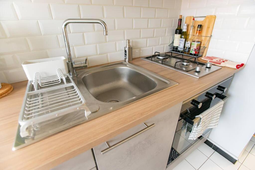 Studio With Balcony Париж Экстерьер фото